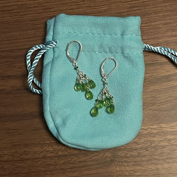 Gorgeous silver earrings with faceted green peridots for pierced ears - Picture 6 of 6